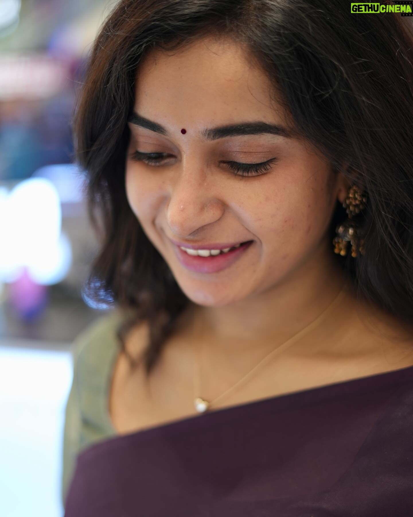 Fouzil Hidhaya - 28.4K Likes - 💜
📸: @portraitsbylokesh
#insta #instagram #instagood #life #purple #sareelove #peace #shoot