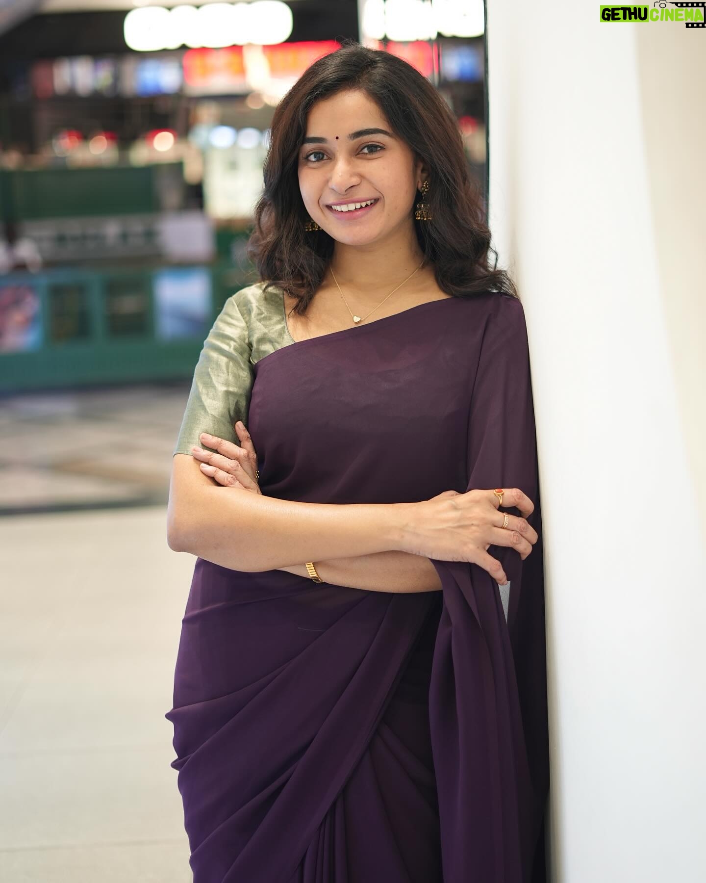 Fouzil Hidhaya - 28.4K Likes - 💜
📸: @portraitsbylokesh
#insta #instagram #instagood #life #purple #sareelove #peace #shoot