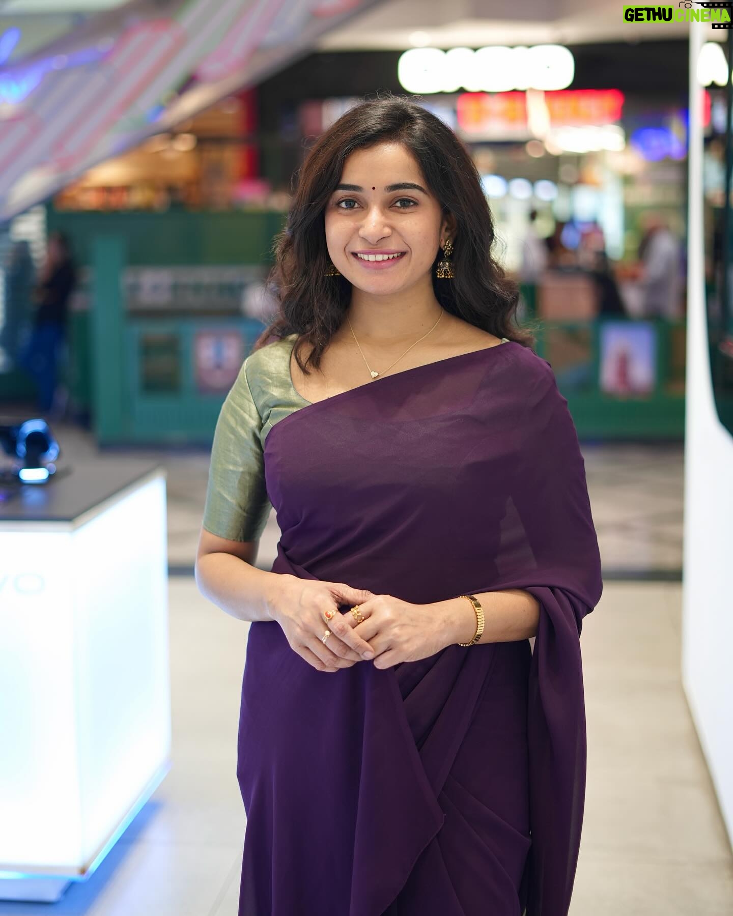 Fouzil Hidhaya - 28.4K Likes - 💜
📸: @portraitsbylokesh
#insta #instagram #instagood #life #purple #sareelove #peace #shoot