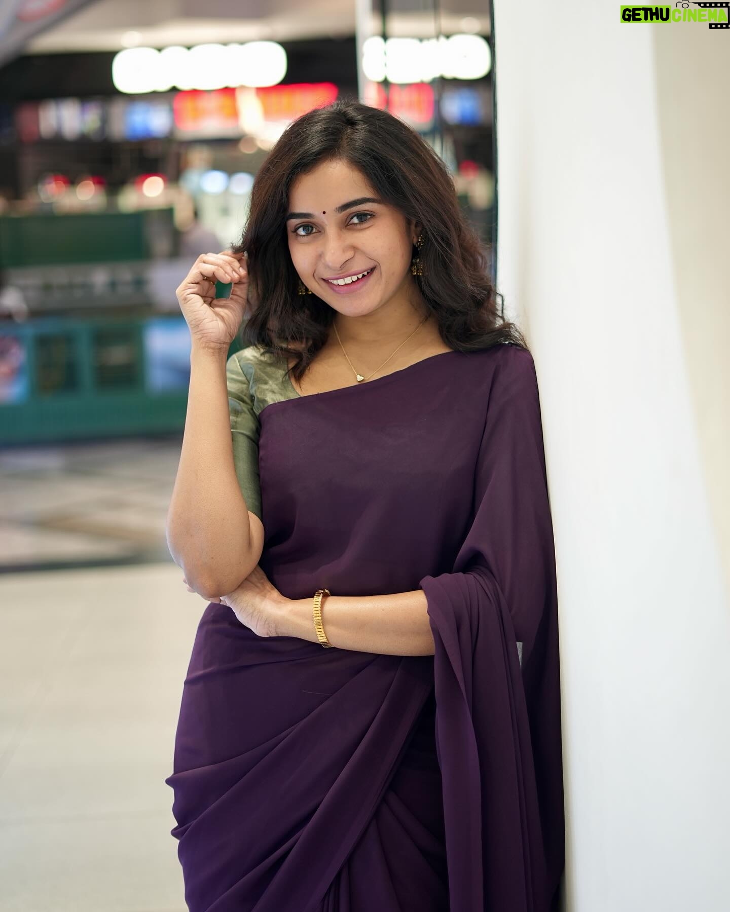Fouzil Hidhaya - 28.4K Likes - 💜
📸: @portraitsbylokesh
#insta #instagram #instagood #life #purple #sareelove #peace #shoot