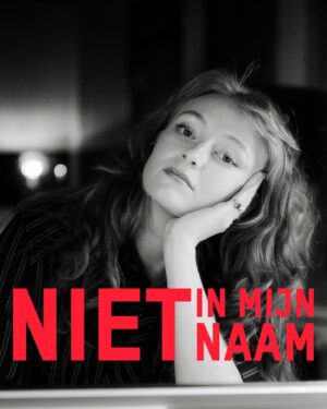 Froukje Veenstra Instagram - Nederland, maak mij niet langer medeplichtig. Aan oorlogsmisdaden die gepleegd worden in Palestina en Libanon. Aan het ongekende geweld dat al een jaar aan de gang is. Aan de dreigende uitroeiing van het Palestijnse volk in Gaza. 

Ons kabinet blijft Israël steunen en draagt, in naam van alle Nederlanders, actief bij aan ongekend leed en onacceptabel onrecht. 

Nederland, maak mij niet langer medeplichtig. Daarom zeg ik @minpres: Niet in mijn naam. 

#nietinmijnnaam