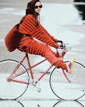 Gaite Jansen Instagram - More from @linda Loves 🩷🩵

Photography: @joukebos
Styling: @lidewijmerckx
Make-up: @carlossaidel
Chief Image: @sabine.geurten
Production: @moeshavangom