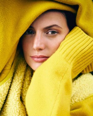 Gaite Jansen Instagram - More from @linda Loves 🩷🩵

Photography: @joukebos
Styling: @lidewijmerckx
Make-up: @carlossaidel
Chief Image: @sabine.geurten
Production: @moeshavangom