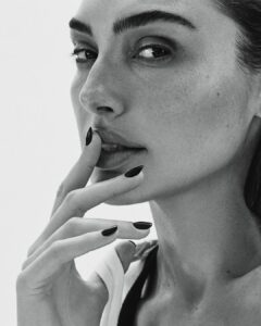 Actress Gal Gadot HD Photos and Wallpapers March 2025