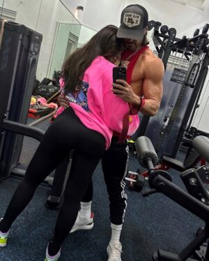Galilea Montijo Instagram - Mi amiga, mis risas, mi alegría, mi Gymbro, mi luna, mis atardeceres, mis burbujas, mis clásicos, mis bailes, mis locuras, mis lágrimas, mis chuches… mi Moco, mi Amor… hoy y todos los días del año… Te Amo❤️ @galileamontijo