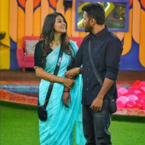 Gauthami Jadav Instagram - ಪ್ರೀತಿಸುವೆ ಪ್ರೀತಿಸುವೆ
ಮಿತಿ ಮೀ..ರಿ ನಿನ್ನನು ಪ್ರೀತಿಸುವೆ ❤️✨️

Saree - @kalpanika_designer_studio
Designer- @shobha_markondappa

@colorskannadaofficial 

#GouthamiJadav #GouthamiForTheWin #bbk11 #HosaAdhyaya #BiggBoss #AdAstraBrands