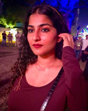 Gayathri Ashok Instagram - Drenched in shimmer ✨♥️
📷 @_its.all.good.karma_ 

#glimmer  #glam  #braids  #kappaculture