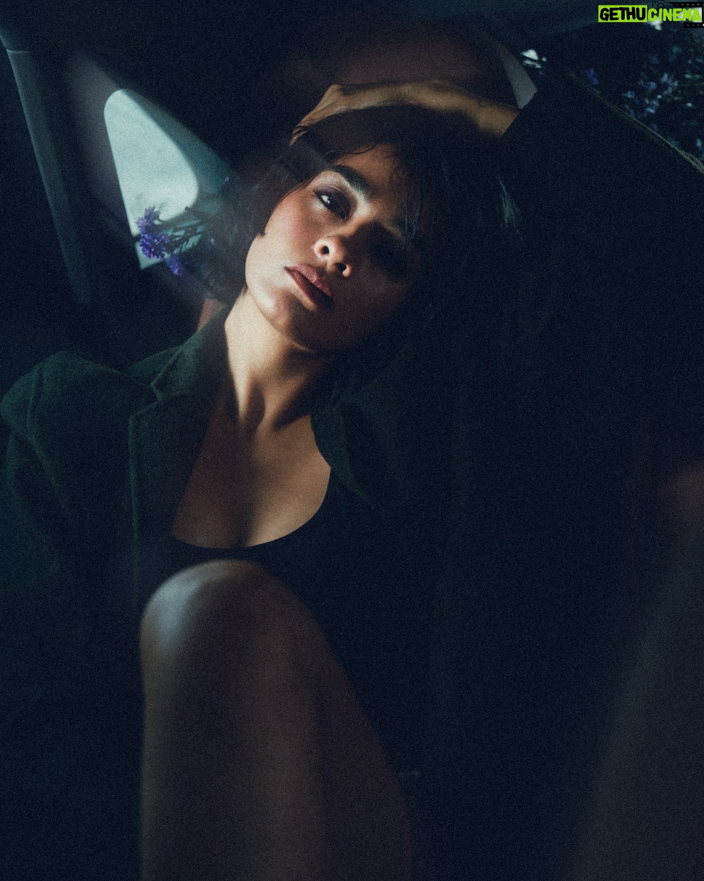 Gayathrie - 51.9K Likes - 🌧️🪻🧚🏽

Feat. @gayathrieshankar 
Photography: @linsonantony_ : @qaleeziya @melwy_j @mystical_tweak @biyas____  @makeover_by_abdu_ @sonyalphain : @farhan_sulthan