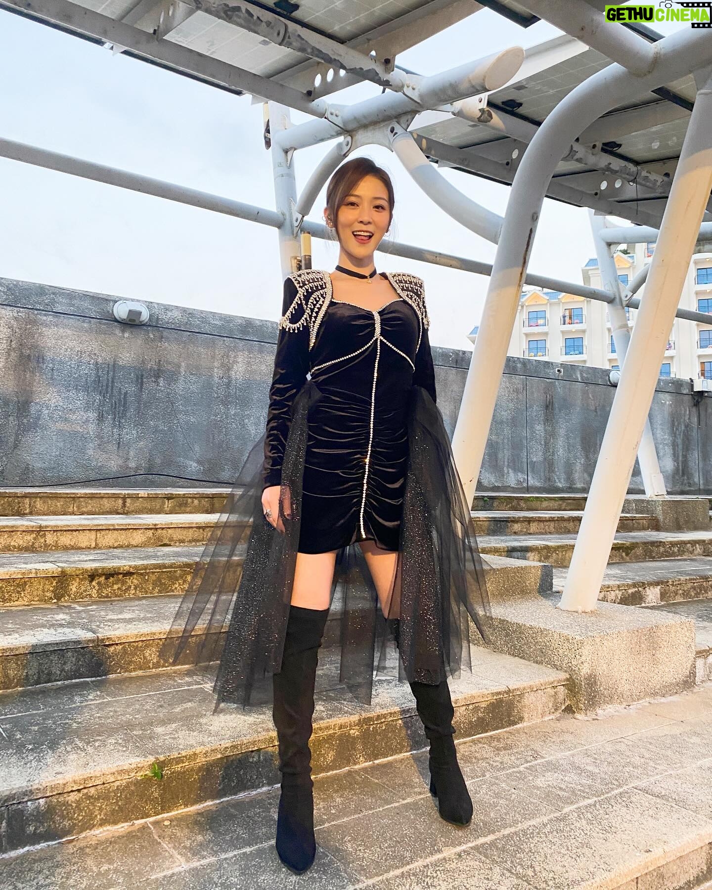 Genie Chuo - 4.6K Likes - 工作碎片🧩🖤