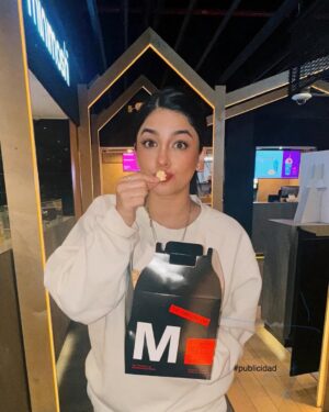 Geraldine Galvan Instagram - Tarde de cine 🍿vamos ? ✨Ootd @fashionnova 
#ootd #publicidad #momlife