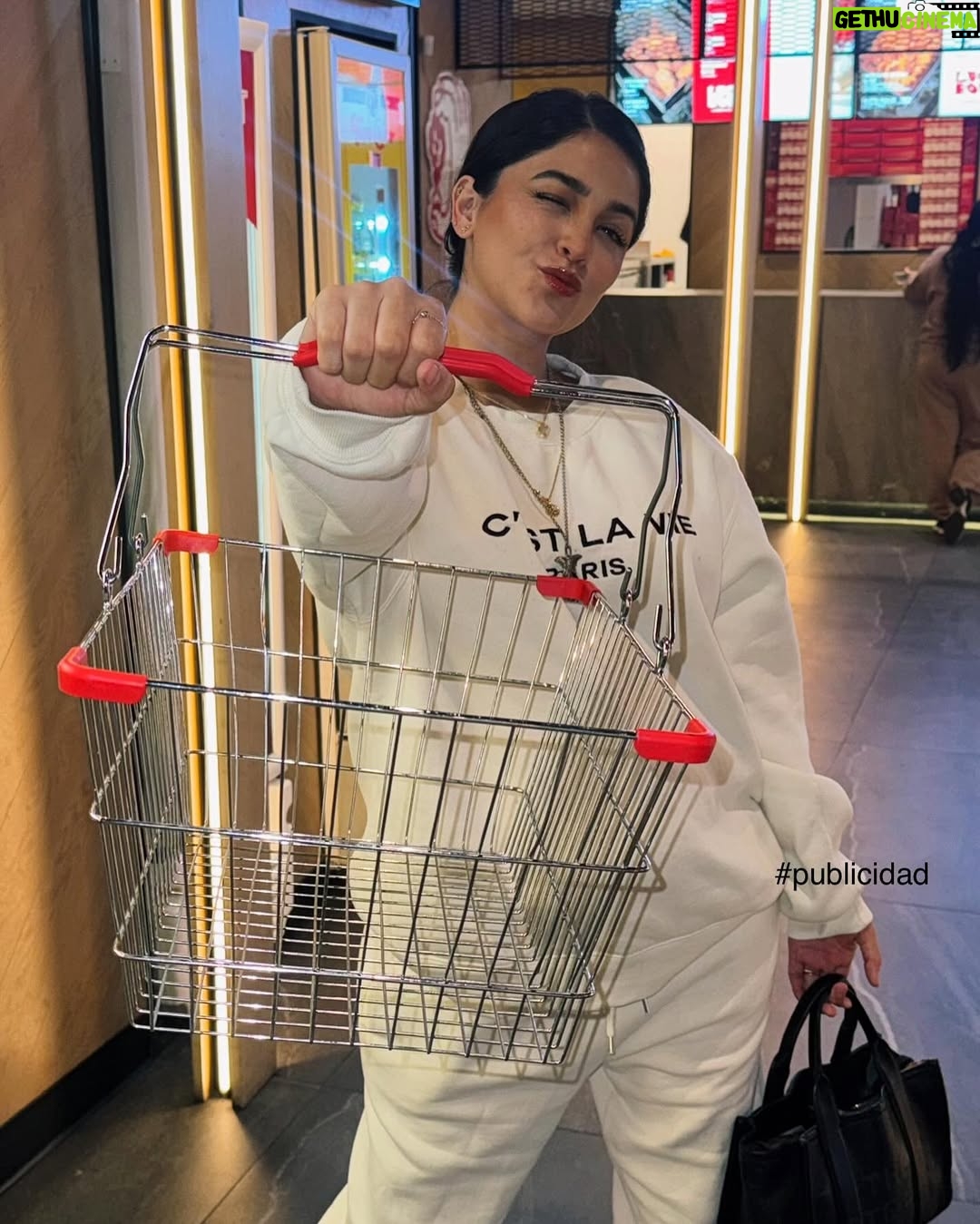 Geraldine Galvan - 52.8K Likes - Tarde de cine 🍿vamos ? ✨Ootd @fashionnova
#ootd #publicidad #momlife