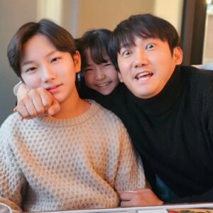 Gi So-you Instagram - 😀 😃 
음식 6개시켜 다먹음ㅋㅋㅋ
ㆍ
ㆍ
ㆍ
ㆍ
#기소유 #기은유#할머니#가족사진