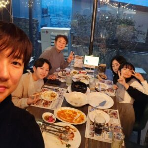 Gi So-you Instagram - 😀 😃 
음식 6개시켜 다먹음ㅋㅋㅋ
ㆍ
ㆍ
ㆍ
ㆍ
#기소유 #기은유#할머니#가족사진