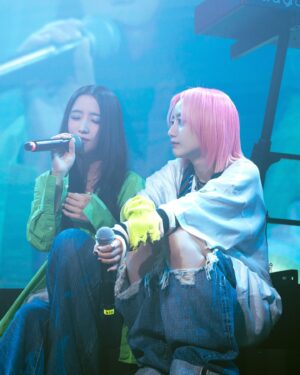 Gigi Cheung Instagram - 《IF MUSIC BE THE FOOD OF LOVE 》 🍏

人生第一次的solo concert ，消化咗兩日，仲喺show嗰mood 度，仍然夢幻仍然感動。

多謝所有令今次演出發生嘅所有人

多謝GAME GUYS @hirsk_ @joyceeechor @step_ip 💚
今次加咗兩位成員一齊玩 @makaa0325 @aaaanthonyc 多謝你哋係咁短時間要handle 咁多首歌，特別係rearrange 好多首covers，而每一首都好啱vibe~
記得MD Khris 到show day 整show 嘅interlude 整到朝早七點🥹
And @chan_bernard ,your cello is so beautiful ,仲要完show 先知大家APA 係同一屆，不過你係music school 
and also thank you for your vocal production @freezlhy 

多謝visual and creative team  @adrian_lhc @peterlammmmm @lauonin @chansuetwing 
六個字：洗唔洗咁靚呀！真係要搞多一次放映會！
 @luimusick quick change 快手淡定
仲有 @ur2slow_isa @adrienneeeeda 處理大小事務 

感謝所有嘉賓 @dcdessy @sophysophyw @mcheung1201 ,每一位都係我十分欣賞嘅音樂人，能夠同你哋喺台上面唱歌一齊玩，好享受好盡興。仲有特別彩蛋 @sabrinasa ,we are one ,u r my soulmate my beloved sis ,今次一齊唱百試不厭係我哋難忘嘅回憶👯‍♀️

多謝主辦 @collabhk_official ,特別係 @isaacwoo ,冇你唔會促使到今次合作，大家一齊同一條船希望製作不一樣嘅演出，亦多謝 @warnermusichk嘅配合同支持同上下所有同事，epecially Gordon ,Carmen ,beyond ,ANR @robinchi @wilson.chowchunkit @erinyan0418 
對我嘅照顧同教導。

多謝 @halftalkyan ,冇你我應該唔會喺幾年內企到上呢個舞台，多謝你咁有品味發現我，一直相信支持鼓勵同埋督促，大家合作同創造咗好多嘢，多謝你喺呢個show嘅所有心機付出同諗法，亦見證住我成長，深深感激。

多謝我屋企人,演藝學院,一丁,朋友,聽眾,gummies and all who support/inspire/love and helping me in my music journey 

多謝 meowmeow team @chichili @myos_zivyeung 出道到而家一齊試咗好多唔同嘅造型。

多謝art direction嘅 @karsonliu 好鍾意鏡嘅設計同substage 嘅舞台

多謝今次為大家帶嚟香氣體驗嘅 @prescent.hk 同提供drinks & wine嘅 @raredram_io 

多謝場地 @portal.212 ,好多fds 睇完話嗰場有feel 又chill

多謝@alienallenalien and Vivian and Jamie APA gang 負責cue 埋show 

至於今次 styling 方面，多謝我屋企衣櫃，亦買咗啲衫mix and match,last outfit 件merch tee 就由 @shukit119 tailor made

最後係多謝我自己,我喜歡和相信我的創作

哩一切一切都唔係必然 得到滿滿的愛和力量

我知自己仲有好多不足好多可以進步嘅地方，多謝大家陪我一齊行，我一定會繼續努力繼續創作希望繼續可以透過我嘅作品同大家連結。

多謝所有入場的朋友 亦再一次感謝各位
期待下一次
🙏🏻

📸 @peterlammmmm @dchantie