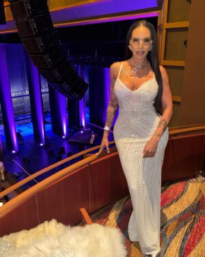 Gigi Maguire Instagram - Grown & Sexy vibes tonight at #timbstotuxedos @jadakiss performing live with the orchestra at Cobb Energy Center @lipservicesouf @thirdeyevy ✨🍑✨