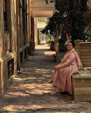 Girija Oak Instagram - सेल्फ इंडल्जेंस इन सोबो 🫰🏼
पिक्चर्स ऑफ़ मी एंड बाय मी.

@shreyaskeskarr