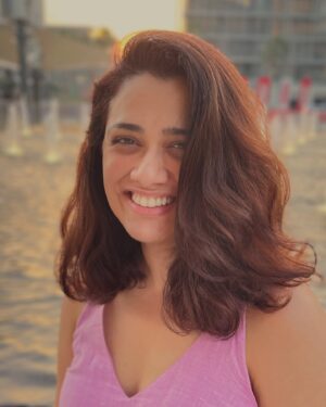 Girija Oak Instagram - Ok now I miss my short hair!
@hairbyhetviburman 🤍

#whattodo #hairstories