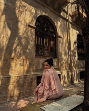 Girija Oak Instagram - सेल्फ इंडल्जेंस इन सोबो 🫰🏼
पिक्चर्स ऑफ़ मी एंड बाय मी.

@shreyaskeskarr