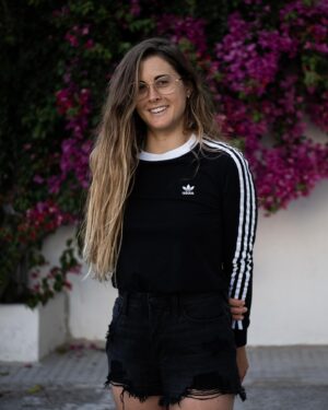 Gisela Pulido Instagram - 31 and thriving 🌊🎉

gracias a lxs que seguís, cada día, sumando apoyo y cariño... desde que soy pequeña, he compartido con vosotrxs gran parte de mi vida

sigo siendo la de la primera foto... la de la última sólo tiene más responsabilidades, pero la misma ilusión 🤍

aunque a veces nos olvidamos de que las rrss no son el total de nuestra vida, sí que me parecía importante hoy agradeceros lo que habéis significado para ella

a por los 32 🎂<3