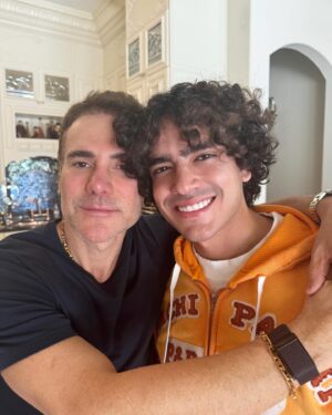 Gloria Trevi Instagram - Hace 23 años Dios se compadeció de mí, y llegó a mi vida un ser hermoso por dentro y por fuera @angelgabrielgt te bendigo hijo y tu familia, celebramos tu vida, así como mucha gente que se alegró con tu llegada, gracias por lo que has hecho por mí, ahora ve por lo tuyo #2002 ❤️🥳