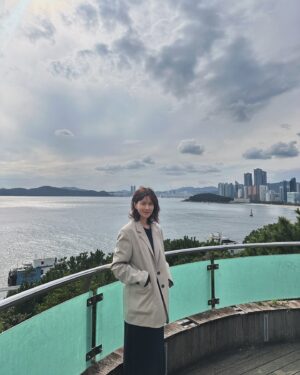 Gong Min-jeung Instagram - 부산국제영화제 기나긴 일정 덕에 여행은 덤👣 
<다른 것으로 알려질 뿐이지> <파편> <메소드 연기> 앞으로 많은 관심 부탁드립니다💚 부산 안뇽