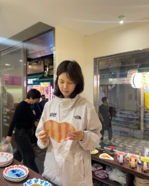 Gong Min-jeung Instagram - 부산국제영화제 기나긴 일정 덕에 여행은 덤👣 
<다른 것으로 알려질 뿐이지> <파편> <메소드 연기> 앞으로 많은 관심 부탁드립니다💚 부산 안뇽
