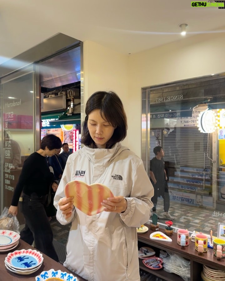 Gong Min-jeung - 84.5K Likes - 부산국제영화제 기나긴 일정 덕에 여행은 덤👣
<다른 것으로 알려질 뿐이지> <파편> <메소드 연기> 앞으로 많은 관심 부탁드립니다💚 부산 안뇽