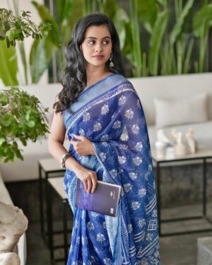 Gopika Udayan Instagram - Sandeham undha…? 

📷: @adnan.a.abbas 
🪡: @sameenanoble_fashiondesigner
