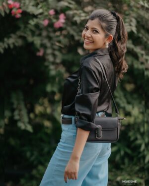 Gouri Agarwal Instagram - Smiles are contagious, so here’s your daily dose! 😉✨

📸 - @peek__xa @abhay_thakur_3312 
@insidemeoriginals 

#HappyVibes #BoldAndBright #EffortlessStyle #gouriagarwal