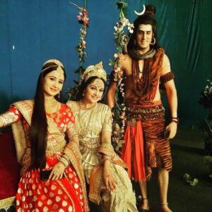 Gracy Singh Instagram - He is Tridev, he is Mahadev🔱. His silence has a lot of meaning.. 
Blessed to play granddaughter of Lord Shiva .. as Santoshi Maa 
#happymahashivratri

महाशिवरात्रि की शुभकामनाएं
 🌷
.
#mahashivratri2021
@dineshkanwarmehta
