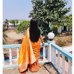 Gracy Singh Instagram - Keep Rising ☀️ 
Feel special, unique, on top of the world.. it's your Day 👑💄🌸👛🥻
. Happy women's Day 💅🏻💐
#internationalwomensday