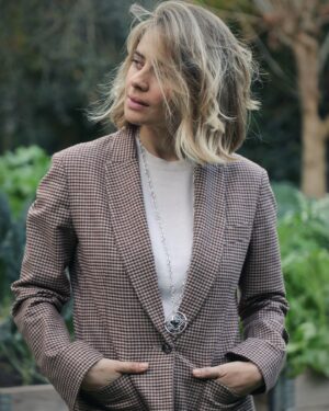 Greta Scarano Instagram - 💘 

@pianegonda.jewelry
@amref_italia

#PianegondaJewelry
#AmrefItalia
#AllOne
#EmpowerHer

Foto @barbara_gravelli
