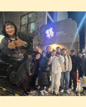 Ha Jae-sook Instagram - 이모저모고모숙모🤗🫥#고성댁

1.하이🤗🌲
2.이모도 좋았고 맛은 더 좋았다  #이모카세
3.맛난거 수도 없이 먹었지만 이스방이 만들어준 생일상이 최고🫰
4.속초아이 27호차
5.노천사우나로 땀빼기(카시아는 여름보다 겨울👍)
6.꿈동산 공사중!!
7.브이
8.바리스타동기들과 속초맛집"어썸"
9.명파환상곡 서울진출(나빼고 사진찍기있기없기)
10.짬뽕을 대하는 진지한 자세
11.겨울엔 복골온천
12.내친구들선물(손꾸락 쥐났던건 비밀)
13.고딩친구지민이랑 은주랑 용평
14.사랑하는 고딩친구가족들 고성나들이(치열했던 먹방은 속초맛집"돈우마을)
15.여보 웃어📸
16.화난거아님
17.발꼬락엄지척 못하는 남자랑 새끼발꾸락 미더덕같이 생긴 여자
18.수영 넘 조아
19.재숙.수향.은미 합동생일케익