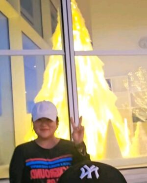 Ha Jae-sook Instagram - 이모저모고모숙모🤗🫥#고성댁

1.하이🤗🌲
2.이모도 좋았고 맛은 더 좋았다  #이모카세
3.맛난거 수도 없이 먹었지만 이스방이 만들어준 생일상이 최고🫰
4.속초아이 27호차
5.노천사우나로 땀빼기(카시아는 여름보다 겨울👍)
6.꿈동산 공사중!!
7.브이
8.바리스타동기들과 속초맛집"어썸"
9.명파환상곡 서울진출(나빼고 사진찍기있기없기)
10.짬뽕을 대하는 진지한 자세
11.겨울엔 복골온천
12.내친구들선물(손꾸락 쥐났던건 비밀)
13.고딩친구지민이랑 은주랑 용평
14.사랑하는 고딩친구가족들 고성나들이(치열했던 먹방은 속초맛집"돈우마을)
15.여보 웃어📸
16.화난거아님
17.발꼬락엄지척 못하는 남자랑 새끼발꾸락 미더덕같이 생긴 여자
18.수영 넘 조아
19.재숙.수향.은미 합동생일케익