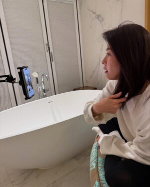 Ha Ji-won Instagram - 생애 첫 라방~ 준비중~ㅋㅋㅋㅋㅋㅋ 7시에 만나요~