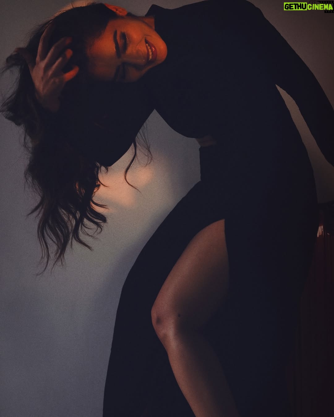 Hajra Yamin - 3 Likes - “Thank you, Next” - 2025
Wearing~ @maheenkarimofficial
Stylist~ @stylebyaneela
MUA~ @trio_session
Art direction & photography~ @ayazanisphotography
#aurevoir #2024 #hello #2025