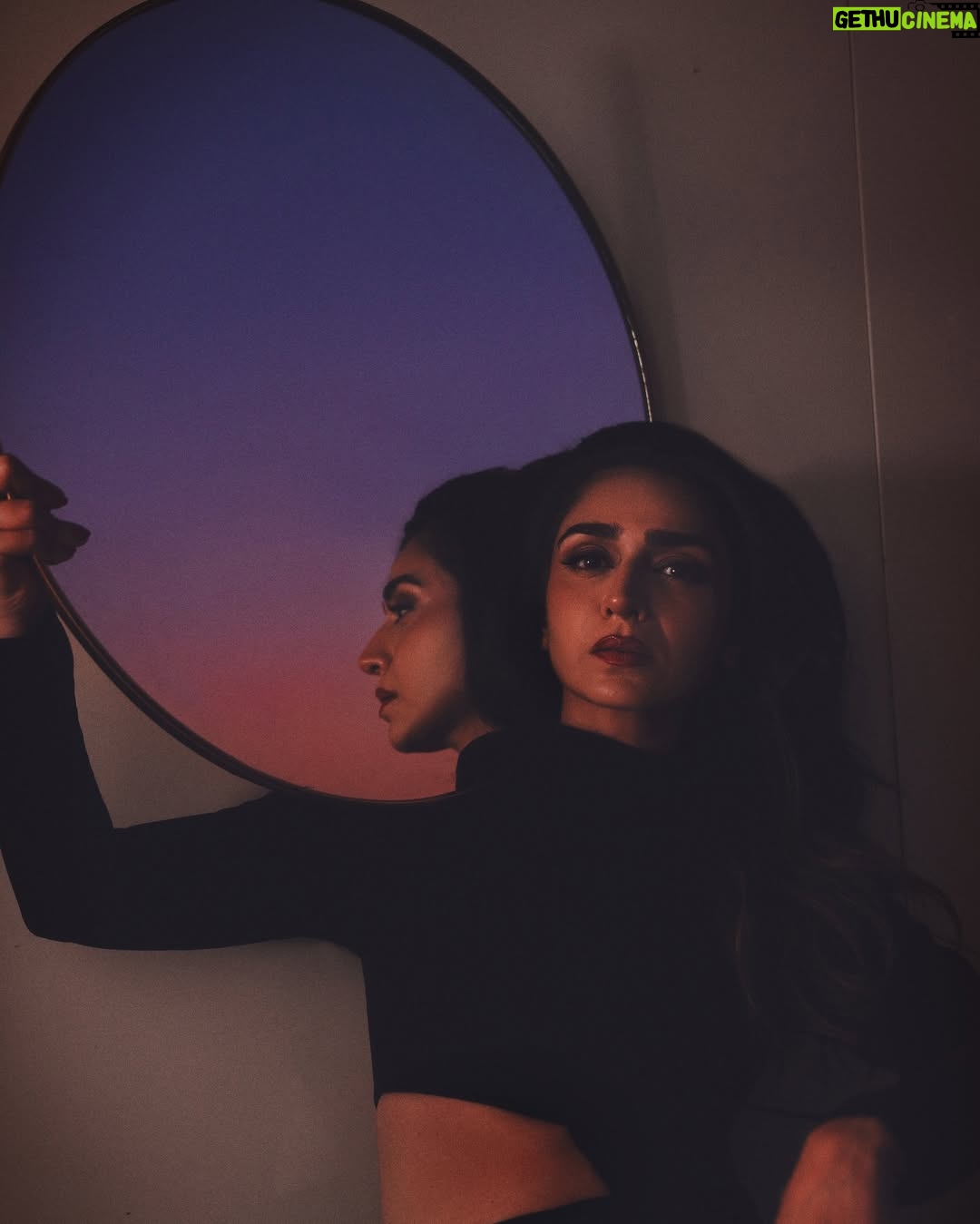 Hajra Yamin - 3 Likes - “Thank you, Next” - 2025
Wearing~ @maheenkarimofficial
Stylist~ @stylebyaneela
MUA~ @trio_session
Art direction & photography~ @ayazanisphotography
#aurevoir #2024 #hello #2025