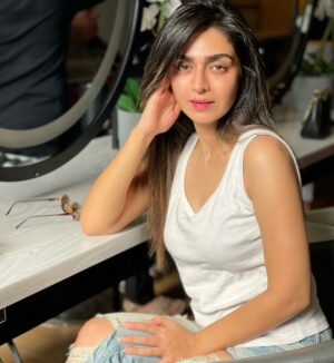 Hajra Yamin Instagram - A quiet strength lights gentle days