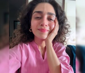 Hajra Yamin Instagram - Between reel & real✨