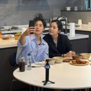 Han Ga-in Instagram - 흔쾌히 나와준 동준찡 고마워요