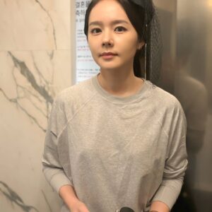 Han Ga-in Instagram - 풀셋  전후 ♡
저 공작새 아니고 이러고 유툽시작했어요ㅎㅎㅎㅎ 자유를향한 갈망을 담아< 자유부인 한가인>
구독구독구독구독구독 부탁드립니다 
도와주시고 알려주시고 사랑해주세요♡♡♡#한가인유튜브#한가인유툽#자유부인한가인