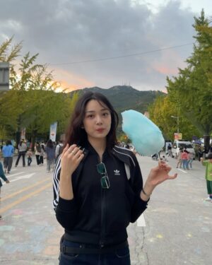 Han Jae-in Instagram - 엄마랑 나들이도 가고 오랜만에 주말다운 주말☁️🍭🌈