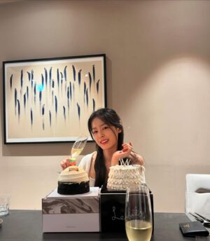 Han Sung-min Instagram - Birthday party with my family🎂💕

축하해주셔서 감사합니다:)