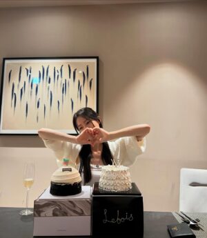Han Sung-min Instagram - Birthday party with my family🎂💕

축하해주셔서 감사합니다:)