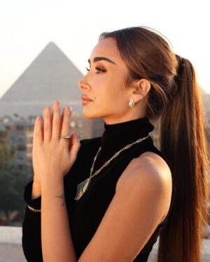 Hana Al Zahed Instagram - Granddaughter of the Pharaohs 👑🇪🇬

🐊 @abdullahsakkijhajewelry