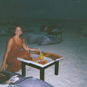 Hannah Dodd Instagram - @dhigalimaldives diaries on film 📸💫

Thank you @dhigalimaldives for inviting us to celebrate 2024 with you! Pure magic x
#giftedstay