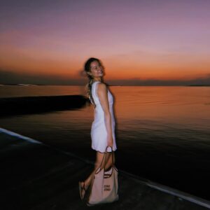Hannah Dodd Instagram - @dhigalimaldives diaries on film 📸💫

Thank you @dhigalimaldives for inviting us to celebrate 2024 with you! Pure magic x
#giftedstay