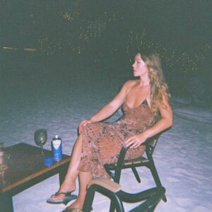 Hannah Dodd Instagram - @dhigalimaldives diaries on film 📸💫

Thank you @dhigalimaldives for inviting us to celebrate 2024 with you! Pure magic x
#giftedstay