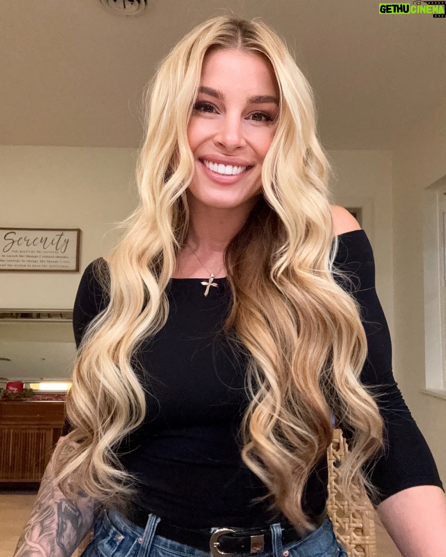Hannah Goldy - 5.7K Likes - Sorry couldn’t pick just one because @olesia23 got me feeling like a model. My best friend is so talented and gave me the most beautiful hair I could ever ask for!! If you’ve been thinking about hair extensions you need to see my girl!!!!