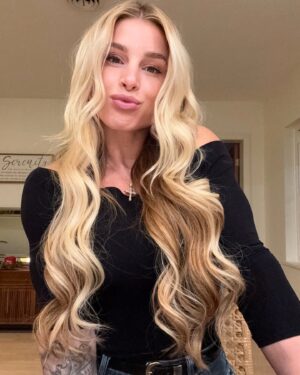 Hannah Goldy Instagram - Sorry couldn’t pick just one because @olesia23 got me feeling like a model. My best friend is so talented and gave me the most beautiful hair I could ever ask for!! If you’ve been thinking about hair extensions you need to see my girl!!!!